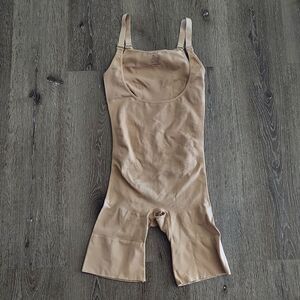 UnderWhere? Womens Classic Nude Bodysuit Mid Thigh W. Open Gusset XL